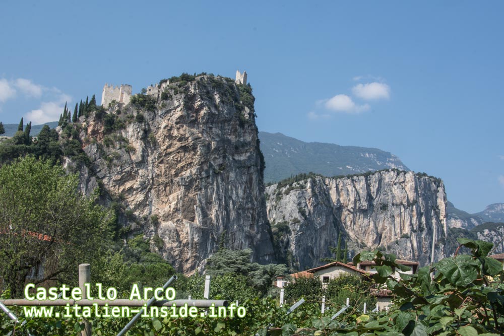 burgruine-arco-auf-felsen