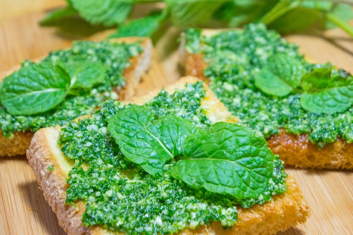 Bruscetta-mit-Pesto Bruscetta-mit-Pesto