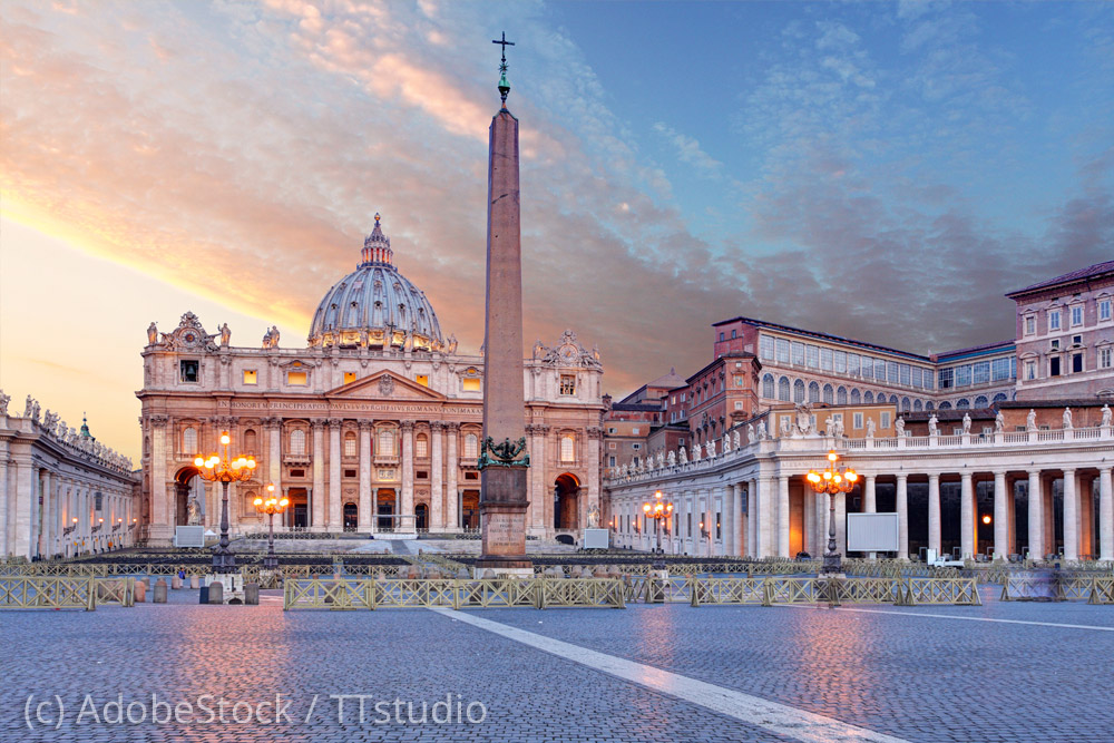 Rom-Petersplatz-und-Petersdom Rom-Blick-auf-Petersdom-über-Petersplatz