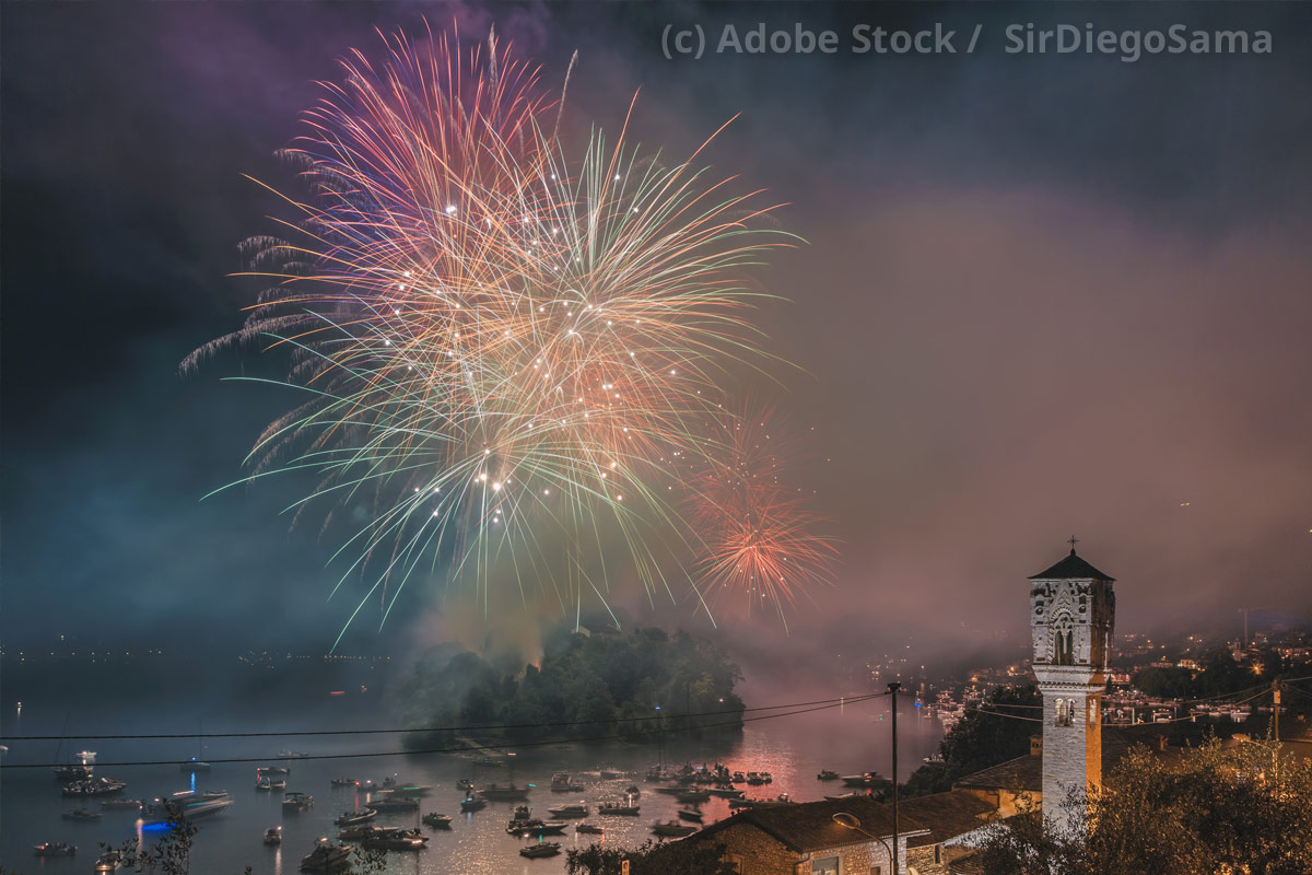 Insel-Comacina-Ossuccio-bei-Feuerwerk