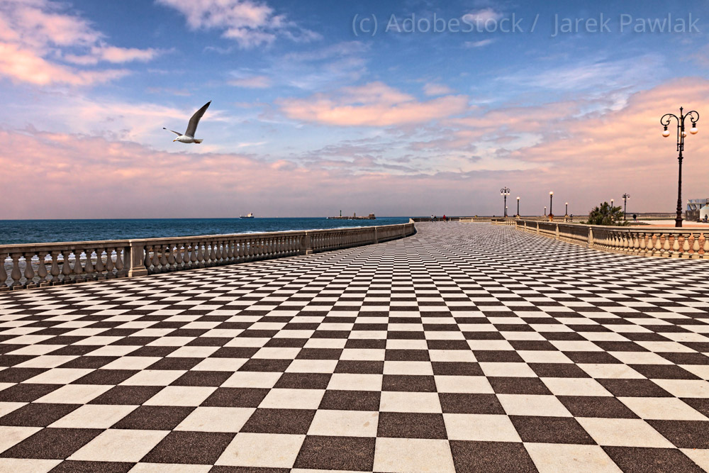 Terazza-Mascagni-Livorno Blick-von-Seepromenade-Livorno-auf-das-Meer