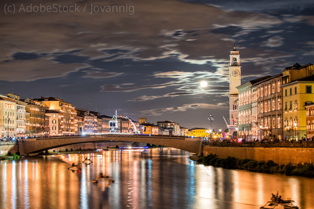 Pisa-Uferpromenade-bei-Nacht