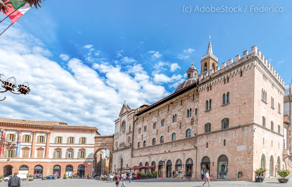 Foligno-Palazzi Foligno-Palazzi-an-der-Piazza-della-Repubblica