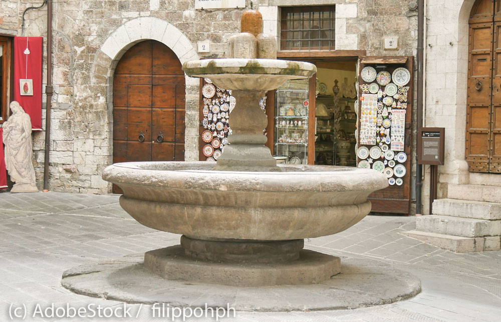 Gubbio-Brunnen-Fontana-dei-Matti Gubbio-Brunnen-der-Verrückten