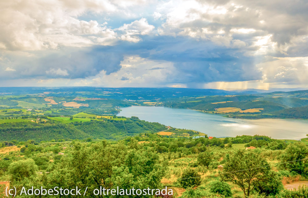 Todi-Lago-Corbara Todi-Blick-auf-See-Lago-Corbara