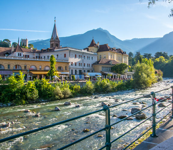 Meran Meran-Blick-ueber-Fluss