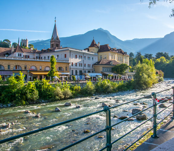 Meran-Blick-ueber-Fluss