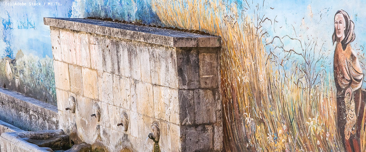 Satriano-di-Lucania Satriano-di-Lucania-Brunnen-mit-Wandmalerei